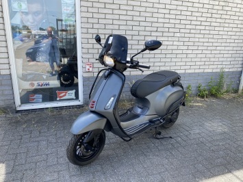 MOOIE VESPA SPRINT S 45KM BROM MAT GREY BJ2018 8000KM 4-TAKT