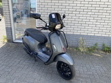 MOOIE VESPA SPRINT S 45KM BROM MAT GREY BJ2018 8000KM 4-TAKT