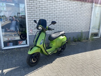 DIKKE VESPA SPRINT S 45KM BROM CANDY MAT MISTY GREEN BJ2020 9000KM