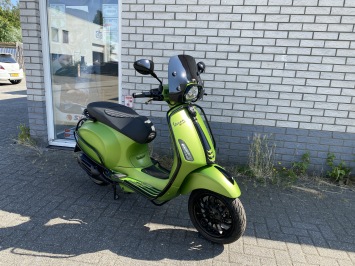 DIKKE VESPA SPRINT S 45KM BROM CANDY MAT MISTY GREEN BJ2020 9000KM