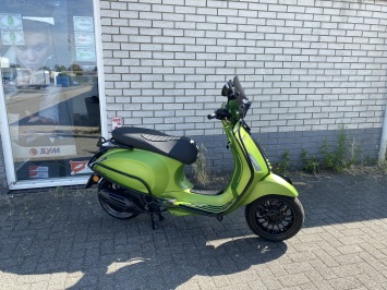 DIKKE VESPA SPRINT S 45KM BROM CANDY MAT MISTY GREEN BJ2020 9000KM