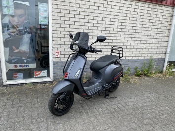 GAVE VESPA SPRINT S 45KM BROM MAT GREY BJ2021 7000KM 4-TAKT