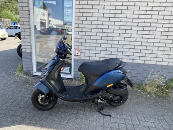 JONGE PIAGGIO ZIP SP 45 4-TAKT MAT BLAUW BROM  BJ2022 2000KM 
