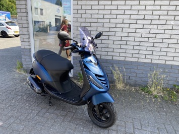 JONGE PIAGGIO ZIP SP 45 4-TAKT MAT BLAUW BROM  BJ2022 2000KM 