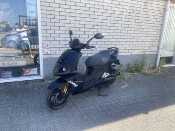 GAVE PEUGEOT SPEEDFIGHT 4 BROM 45KM BLACK EDITION BJ2019 8000KM