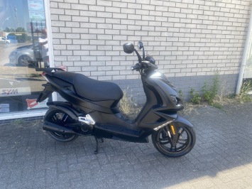 GAVE PEUGEOT SPEEDFIGHT 4 BROM 45KM BLACK EDITION BJ2019 8000KM