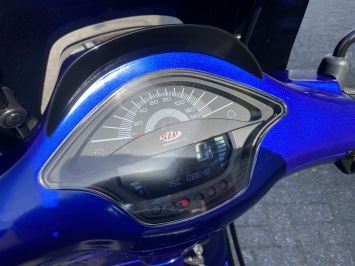 DIKKE SPECIAL VESPA SPRINT S 45KM BROM CANDY BLEU METALIC BJ2024 8000KM 