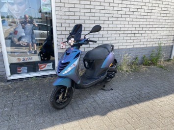 GAVE PIAGGIO ZIP SP 45KM BROM MAT CAMELEON BJ2017 11000KM