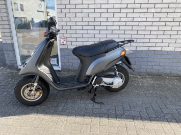 ZO GOED ALS NIEUWE PIAGGIO PUCH TYPHOON XR 2-TAKT MAT GRIJS 1600KM BJ2002