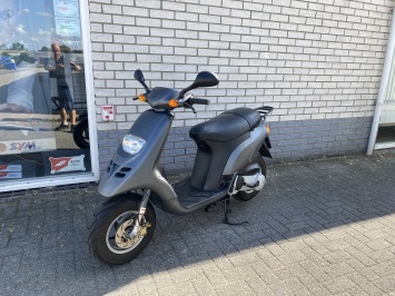 ZO GOED ALS NIEUWE PIAGGIO PUCH TYPHOON XR 2-TAKT MAT GRIJS 1600KM BJ2002