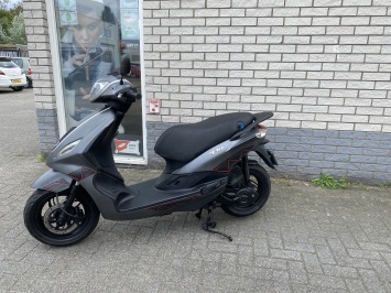 MOOIE PIAGGIO NEW FLY 45KM BROM MAT GRIJS  BJ2014 6000KM