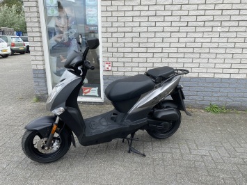 LEUKE KYMCO AGILTY 45 OF 25KM GRIJS BJ2008 10.000KM