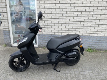 MOOIE PEUGEOT KISBEE 45KM BROM BLACK EDITIE 4T BJ2020 7000KM 