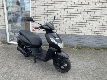 MOOIE PEUGEOT KISBEE 45KM BROM BLACK EDITIE 4T BJ2020 7000KM 