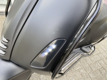 DIKKE VESPA SPRINT S 45KM BROM MAT ZWART BJ2020 9.000KM 4-TAKT