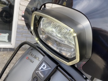 DIKKE VESPA SPRINT S 45KM BROM MAT GRIJS BJ2020 9.000KM 4-TAKT