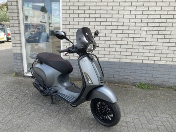 DIKKE VESPA SPRINT S 45KM BROM MAT GRIJS BJ2020 9.000KM 4-TAKT