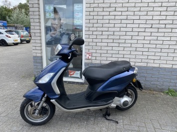 MOOIE PIAGGIO FLY 125CC MOTOR KENTEKEN BJ2015 8000KM