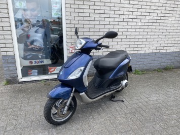 MOOIE PIAGGIO FLY 125CC MOTOR KENTEKEN BJ2015 8000KM
