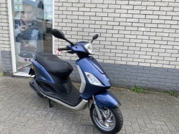MOOIE PIAGGIO FLY 125CC MOTOR KENTEKEN BJ2015 8000KM