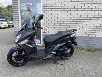 JONGE SYM JET 14 BROM 45KM 4-TAKT MAT CAMELEON SPECIAL BJ2024 8000KM