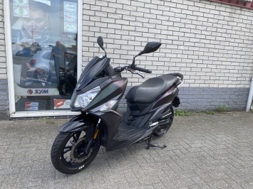 JONGE SYM JET 14 BROM 45KM 4-TAKT MAT CAMELEON SPECIAL BJ2024 8000KM