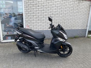 JONGE SYM JET 14 BROM 45KM 4-TAKT MAT CAMELEON SPECIAL BJ2024 8000KM