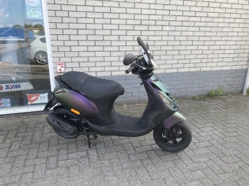GAVE PIAGGIO ZIP SP 45 4-TAKT MAT DRAGON BROM BJ2022 5000KM