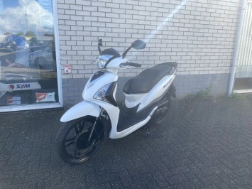 MOOIE SYM SYMFONY ST BROM 45KM 4-TAKT WIT BJ2018 7000KM