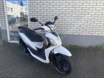 MOOIE SYM SYMFONY ST BROM 45KM 4-TAKT WIT BJ2018 7000KM