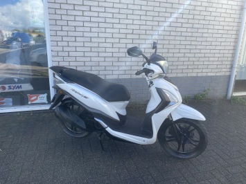MOOIE SYM SYMFONY ST BROM 45KM 4-TAKT WIT BJ2018 7000KM