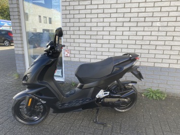 GAVE PEUGEOT SPEEDFIGHT 4 BROM 45KM BLACK EDITION BJ2020 8000KM