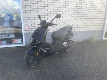 GAVE PEUGEOT SPEEDFIGHT 4 BROM 45KM BLACK EDITION BJ2020 8000KM