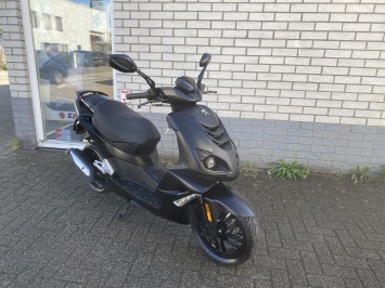 GAVE PEUGEOT SPEEDFIGHT 4 BROM 45KM BLACK EDITION BJ2020 8000KM