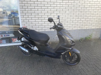GAVE PEUGEOT SPEEDFIGHT 4 BROM 45KM BLACK EDITION BJ2020 8000KM