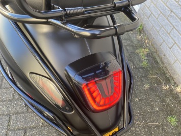 DIKKE VESPA SPRINT S 45KM 4-TAKT BROM MAT BLACK 9.000KM BJ2021