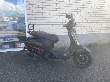 DIKKE VESPA SPRINT S 45KM 4-TAKT BROM MAT BLACK 9.000KM BJ2021