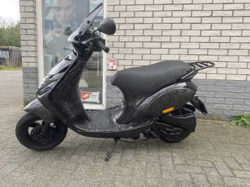 DIKKE PIAGGIO ZIP SP 45KM BROM FULL CARBON BJ2006 10.000KM