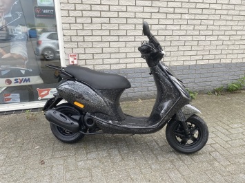 DIKKE PIAGGIO ZIP SP 45KM BROM FULL CARBON BJ2006 10.000KM