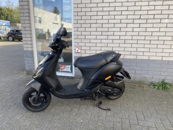 GAVE PIAGGIO ZIP SP 80CC 45KM BROM MAT ZWART BJ2017 9000KM