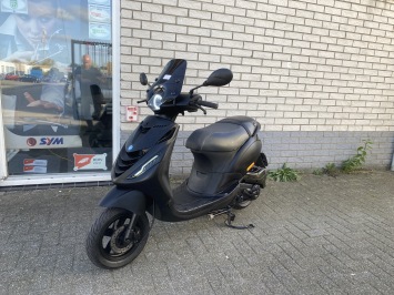 GAVE PIAGGIO ZIP SP 80CC 45KM BROM MAT ZWART BJ2017 9000KM