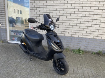 GAVE PIAGGIO ZIP SP 80CC 45KM BROM MAT ZWART BJ2017 9000KM