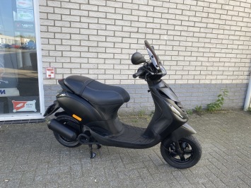 GAVE PIAGGIO ZIP SP 80CC 45KM BROM MAT ZWART BJ2017 9000KM