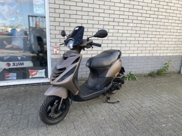 LEUKE PIAGGIO ZIP 2P 45KM BROM MAT BRUIN BJ2011 5000KM