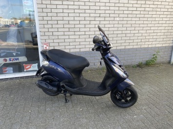 DIKKE PIAGGIO ZIP SP 45KM 4T MIDNIGHT BLEU BJ2017 10.000KM