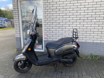JONGE SYM FIDDLE 2 BROM 45KM 4-TAKT AGAAT GRIJS  BJ2024 4000KM VOL OPTIES