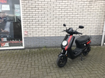 HELE MOOIE  NIU N+ Sport , N1S BROM 45KM  ELECTRISCHE SCOOTER BJ2019 10.000KM