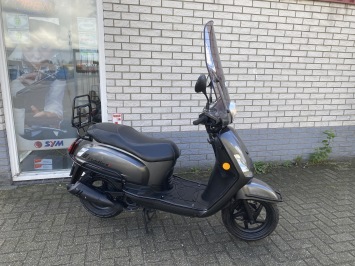 JONGE SYM FIDDLE 2 BROM 45KM 4-TAKT AGAAT GRIJS  BJ2024 4000KM VOL OPTIES