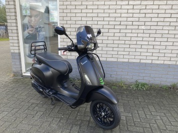 MOOIE VESPA SPRINT S 45KM BROM MAT ZWART BJ2020 8.000KM 4-TAKT