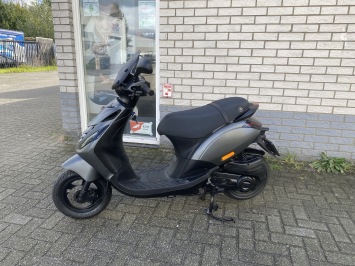 LEUKE PIAGGIO ZIP SP 45KM BROM MAT GREY BJ2019 9000KM